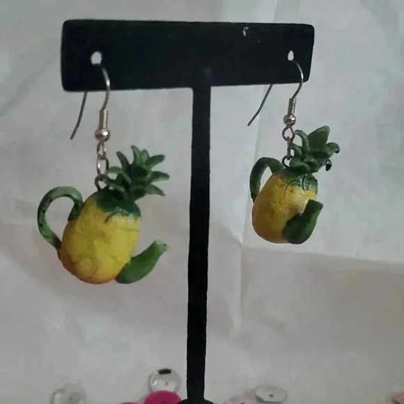 FREE when added to your bundle Pineapple earrings - Picture 1 of 3